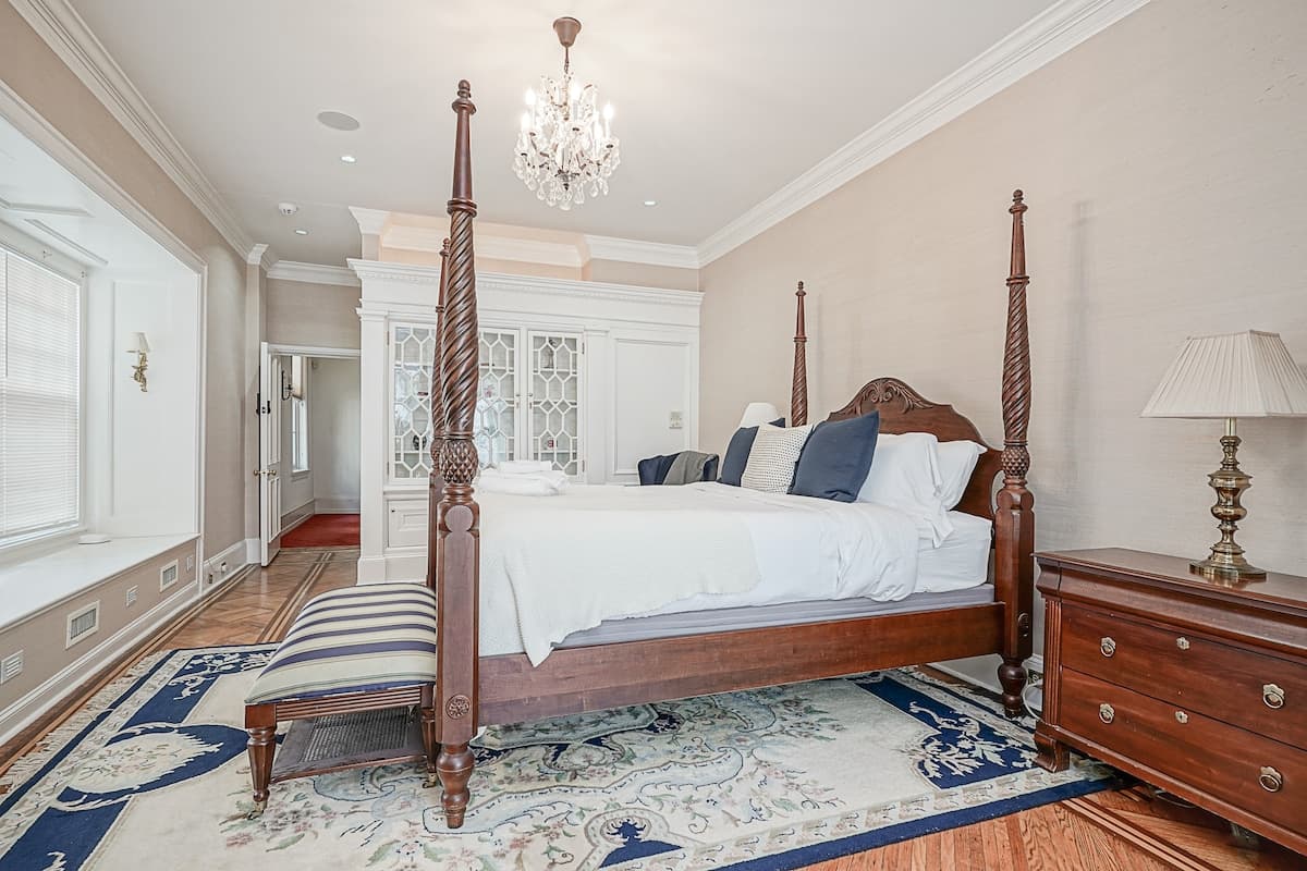 Master Suite — King bed, second floor